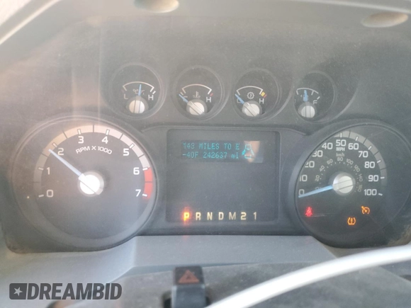 2013 Ford F-250 XL z VIN 1FT7X2A62DEB03759, wystawiony jako Copart lot #84110354 z przebiegiem 242 637 mil mil oraz Szkoda całkowita • Salvage title. Historia ofert i sprzedaży dostępna na DreamBid. Obrazek 9.