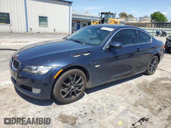 2008 BMW 3 Series 328xi z VIN WBAWC33558PD08407, wystawiony jako Copart lot #54255975 z przebiegiem 158 970 mil mil oraz Szkoda całkowita • Salvage title. Historia ofert i sprzedaży dostępna na DreamBid. Obrazek 1.