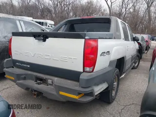 2005 Chevrolet Avalanche LS with VIN 3GNGK22G65G225614, listed as a IAAI auction lot 41193836 with Not provided miles and . Bid and sale history available at DreamBid. Image 4.
