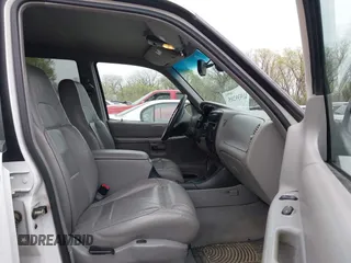 1998 Ford Explorer XL z VIN 1FMZU34E0WZB57112, wystawiony jako IAAI lot #41939205 z przebiegiem 171 982 mil mil oraz . Historia ofert i sprzedaży dostępna na DreamBid. Obrazek 5.