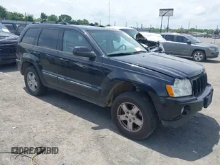 2007 Jeep Grand Cherokee Laredo z VIN 1J8GR48KX7C553905, wystawiony jako IAAI lot #42145507 z przebiegiem 224 622 mil mil oraz . Historia ofert i sprzedaży dostępna na DreamBid. Obrazek 1.