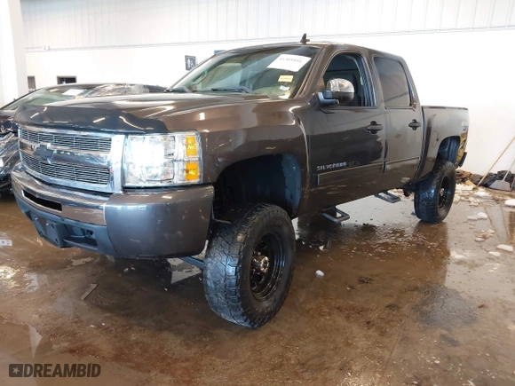 2011 Chevrolet Silverado 1500 LS with VIN 3GCPKREA0BG138487, listed as a IAAI auction lot 41305551 with 101,583 mi miles. Bid and sale history available at carsss.com. Image 19.