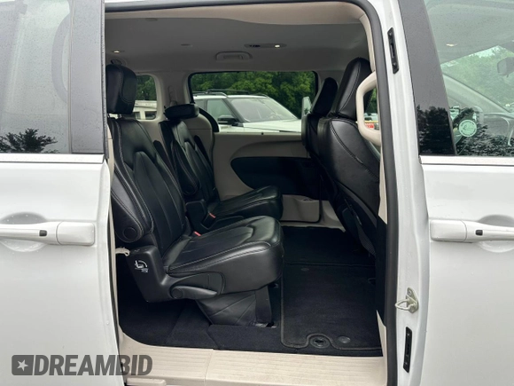2023 Chrysler Pacifica Touring L with VIN 2C4RC1BG8PR529226, listed as a Copart auction lot 61720485 with 68,507 mi miles and Non repairable. Bid and sale history available at DreamBid. Image 6.