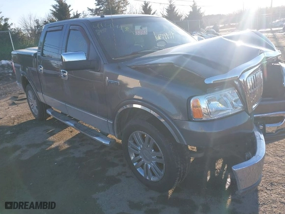 2007 Lincoln Mark LT with VIN 5LTPW16557FJ03103, listed as a IAAI auction lot 41445407 with 118,083 mi miles. Bid and sale history available at carsss.com. Image 1.