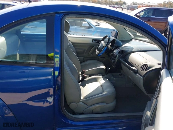 2007 Volkswagen New Beetle Coupe with VIN 3VWPW31C67M504497, listed as a IAAI auction lot 41288271 with 85,422 mi miles. Bid and sale history available at carsss.com. Image 5.