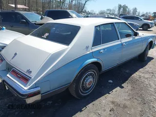1981 Cadillac Seville z VIN 1G6AS6998BE684808, wystawiony jako IAAI lot #41778889 z przebiegiem 48 084 mil mil oraz . Historia ofert i sprzedaży dostępna na DreamBid. Obrazek 4.