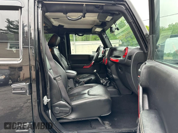 2015 Jeep Wrangler Unlimited Rubicon z VIN 1C4BJWFG2FL541572, wystawiony jako Copart lot #61723875 z przebiegiem 163 169 mil mil oraz Czysty tytuł • Clean title. Historia ofert i sprzedaży dostępna na DreamBid. Obrazek 7.