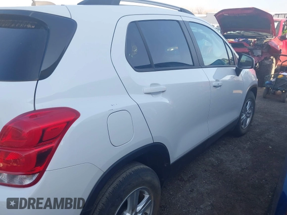 2021 Chevrolet Trax LT with VIN KL7CJLSB2MB309664, listed as a IAAI auction lot 41251743 with 20,478 mi miles. Bid and sale history available at carsss.com. Image 4.