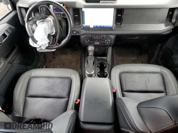 2024 Ford Bronco Big Bend z VIN 1FMDE7BH5RLA10657, wystawiony jako Copart lot #56905105 z przebiegiem 32 537 mil mil oraz Szkoda całkowita • Salvage title. Historia ofert i sprzedaży dostępna na DreamBid. Obrazek 8.