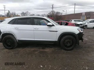 2020 Volkswagen Atlas SE with VIN 1V26E2CA0LC211728, listed as a IAAI auction lot 41726981 with 122,524 mi miles and . Bid and sale history available at DreamBid. Image 13.
