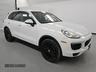 2016 Porsche Cayenne with VIN WP1AA2A28GLA01613, listed as a Copart auction lot 46182805 with 121,911 mi miles and Clean Title. Bid and sale history available at carsss.com. Image 4.