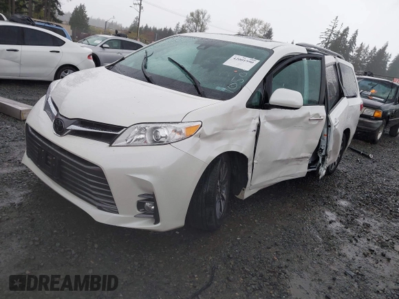 2018 Toyota Sienna XLE with VIN 5TDDZ3DC0JS201425, listed as a IAAI auction lot 42001590 with 49,772 mi miles. Bid and sale history available at carsss.com. Image 20.