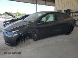 2024 Tesla Model Y z VIN 7SAYGDED3RF044335, wystawiony jako Copart lot #58263265 z przebiegiem Nie podano mil oraz Szkoda całkowita • Salvage title. Historia ofert i sprzedaży dostępna na DreamBid. Obrazek 1.