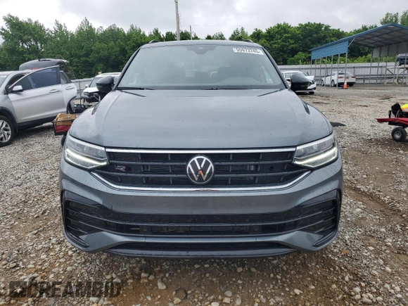 2024 Volkswagen Tiguan SE R-Line Black z VIN 3VVCB7AX0RM109453, wystawiony jako Copart lot #55973745 z przebiegiem 9 620 mil mil oraz Czysty tytuł • Clean title. Historia ofert i sprzedaży dostępna na DreamBid. Obrazek 5.