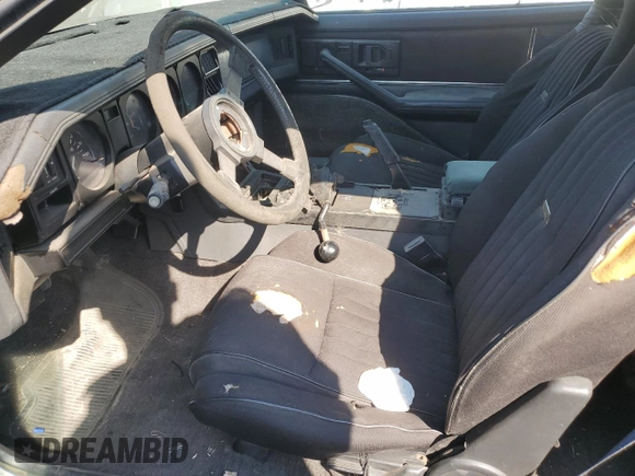 1982 Pontiac Firebird z VIN 1G2AW87H4CL566862, wystawiony jako Copart lot #74777384 z przebiegiem 597 058 mil mil oraz Czysty tytuł • Clean title. Historia ofert i sprzedaży dostępna na DreamBid. Obrazek 7.