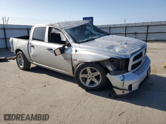 2017 Ram 1500 Express z VIN 3C6RR7KT2HG796827, wystawiony jako Copart lot #56476325 z przebiegiem 138 544 mil mil oraz Szkoda całkowita • Salvage title. Historia ofert i sprzedaży dostępna na DreamBid. Obrazek 4.