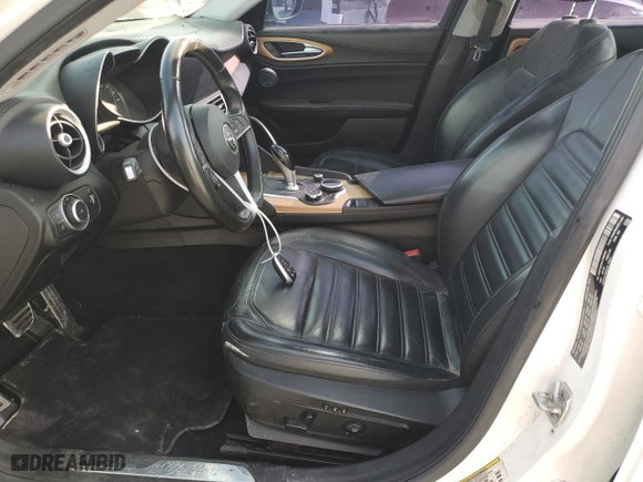 2018 Alfa Romeo Giulia Ti Sport with VIN ZARFAEEN1J7569494, listed as a Copart auction lot 49218665 with 49,763 mi miles and Clean Title. Bid and sale history available at carsss.com. Image 7.