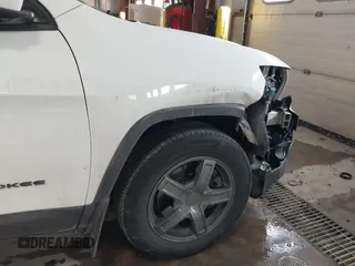 2014 Jeep Cherokee Latitude with VIN 1C4PJMCS5EW288909, listed as a IAAI auction lot 41531117 with 108,971 mi miles and . Bid and sale history available at carsss.com. Image 18.