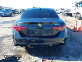 2018 Alfa Romeo Giulia with VIN ZARFAEBN5J7581071, listed as a IAAI auction lot 41313207 with 91,793 mi miles. Bid and sale history available at carsss.com. Image 16.