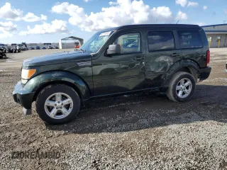 2010 Dodge Nitro SXT z VIN 1D4PT5GK2AW131913, wystawiony jako Copart lot #42711015 z przebiegiem 177 637 mil mil oraz Szkody całkowita. Historia ofert i sprzedaży dostępna na DreamBid. Obrazek 1.
