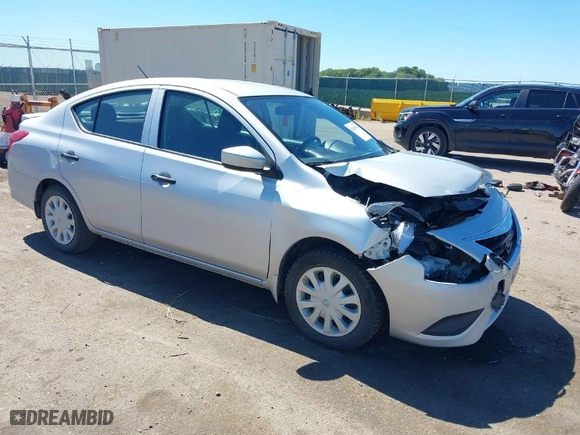 2019 Nissan Versa Sedan SV with VIN 3N1CN7AP4KL832520, listed as a IAAI auction lot 40245760 with 73,703 mi miles. Bid and sale history available at carsss.com. Image 1.
