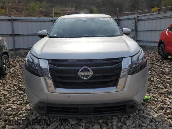 2023 Nissan Pathfinder SV z VIN 5N1DR3BC8PC243303, wystawiony jako Copart lot #45817675 z przebiegiem 48 288 mil mil oraz Szkoda całkowita • Salvage title. Historia ofert i sprzedaży dostępna na DreamBid. Obrazek 5.
