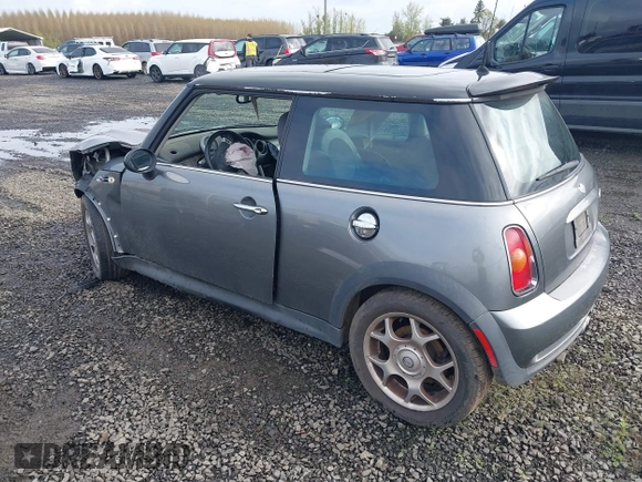 2004 MINI Hardtop S z VIN WMWRE33434TD88466, wystawiony jako IAAI lot #42012286 z przebiegiem 171 283 mil mil oraz . Historia ofert i sprzedaży dostępna na DreamBid. Obrazek 3.