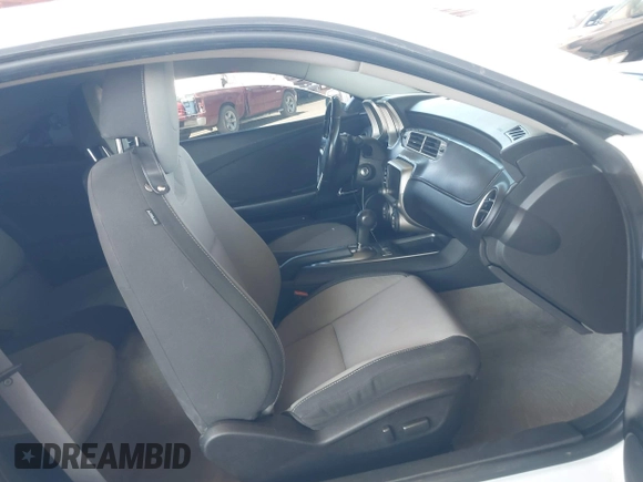 2014 Chevrolet Camaro LT z VIN 2G1FB1E32E9315353, wystawiony jako IAAI lot #42465033 z przebiegiem 103 863 mil mil oraz . Historia ofert i sprzedaży dostępna na DreamBid. Obrazek 5.