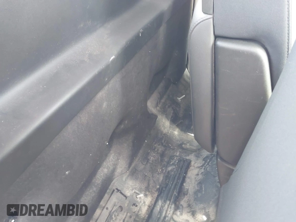 2019 Chevrolet Silverado 1500 with VIN 3GCNYAEH7KG165559, listed as a IAAI auction lot 41695825 with 86,661 mi miles and . Bid and sale history available at DreamBid. Image 8.