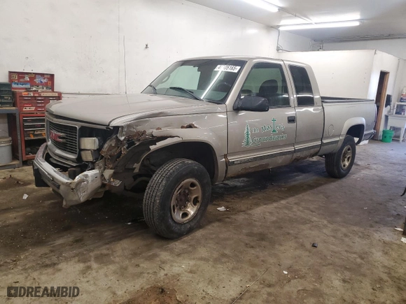 2000 GMC Sierra 2500 with VIN 1GTGK29RXYF405930, listed as a Copart auction lot 46905165 with 191,064 mi miles and Salvage Title. Bid and sale history available at carsss.com. Image 1.