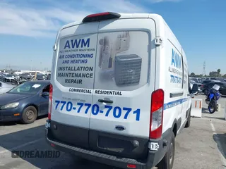 2020 Ford Transit Cargo z VIN 1FTBR1C83LKB11124, wystawiony jako IAAI lot #41634299 z przebiegiem 80 802 mil mil oraz . Historia ofert i sprzedaży dostępna na DreamBid. Obrazek 4.