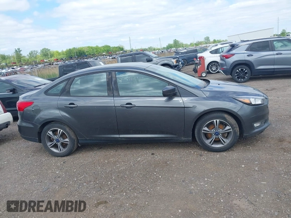 2018 Ford Focus SE z VIN 1FADP3FE5JL228583, wystawiony jako IAAI lot #42313614 z przebiegiem 84 240 mil mil oraz . Historia ofert i sprzedaży dostępna na DreamBid. Obrazek 13.