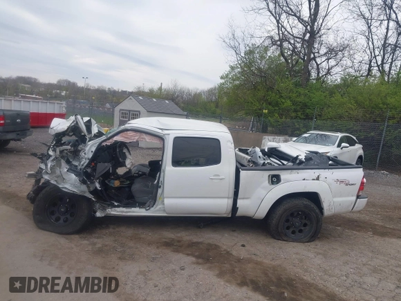 2013 Toyota Tacoma z VIN 5TFMU4FN9DX019465, wystawiony jako IAAI lot #42010194 z przebiegiem 115 812 mil mil oraz . Historia ofert i sprzedaży dostępna na DreamBid. Obrazek 14.