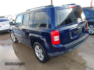 2016 Jeep Patriot Latitude z VIN 1C4NJPFA8GD615264, wystawiony jako IAAI lot #42422580 z przebiegiem 80 867 mil mil oraz . Historia ofert i sprzedaży dostępna na DreamBid. Obrazek 3.