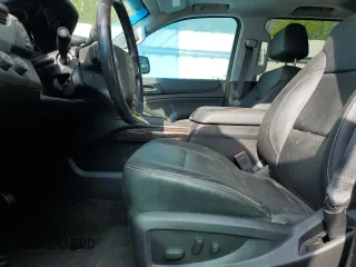 2018 Chevrolet Suburban LT z VIN 1GNSKHKC3JR136930, wystawiony jako Copart lot #54765635 z przebiegiem 42 047 mil mil oraz Czysty tytuł • Clean title. Historia ofert i sprzedaży dostępna na DreamBid. Obrazek 7.