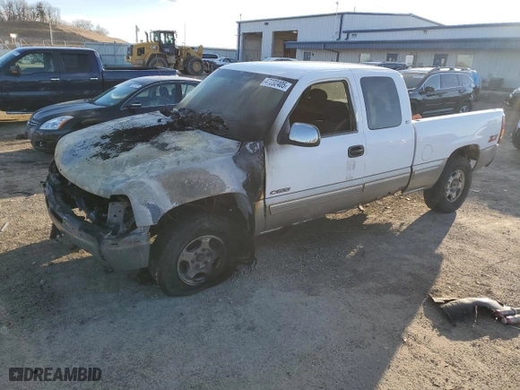 2000 Chevrolet Silverado 1500 LT with VIN 1GCEK19T6YE271842, listed as a Copart auction lot 47232405 with NaN miles and Non Repairable. Bid and sale history available at carsss.com. Image 1.