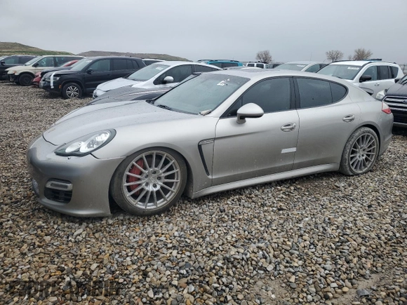 2012 Porsche Panamera z VIN WP0AA2A76CL013170, wystawiony jako Copart lot #47449855 z przebiegiem 178 082 mil mil oraz Czysty tytuł • Clean title. Historia ofert i sprzedaży dostępna na DreamBid. Obrazek 1.