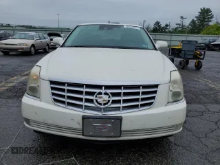 2008 Cadillac DTS 1SA z VIN 1G6KD57Y48U178829, wystawiony jako Copart lot #56669235 z przebiegiem 118 380 mil mil oraz Szkoda całkowita • Salvage title. Historia ofert i sprzedaży dostępna na DreamBid. Obrazek 5.