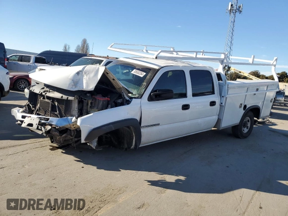 2005 GMC Sierra 1500 with VIN 1GDHC23215F894447, listed as a Copart auction lot 85680264 with 270,936 mi miles and Salvage Title. Bid and sale history available at DreamBid. Image 1.