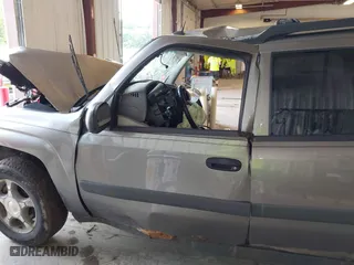 2005 Chevrolet TrailBlazer LS with VIN 1GNET16S556122439, listed as a IAAI auction lot 40012893 with 244,922 mi miles. Bid and sale history available at carsss.com. Image 6.