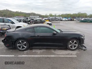2017 Ford Mustang EcoBoost z VIN 1FA6P8TH8H5250242, wystawiony jako IAAI lot #41928531 z przebiegiem 81 632 mil mil oraz . Historia ofert i sprzedaży dostępna na DreamBid. Obrazek 13.