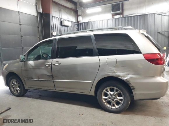 2005 Toyota Sienna XLE with VIN 5TDBA22CX5S036257, listed as a IAAI auction lot 42002366 with 154,584 mi miles. Bid and sale history available at carsss.com. Image 6.
