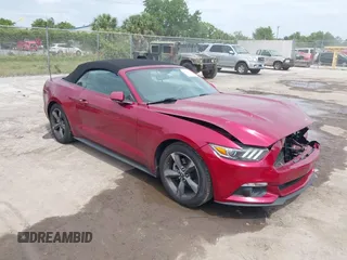 2016 Ford Mustang V6 z VIN 1FATP8EM3G5226880, wystawiony jako IAAI lot #42096719 z przebiegiem 83 228 mil mil oraz . Historia ofert i sprzedaży dostępna na DreamBid. Obrazek 1.