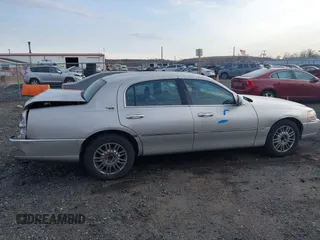 2008 Lincoln Town Car Limited z VIN 2LNHM82V78X646773, wystawiony jako IAAI lot #41738970 z przebiegiem 135 938 mil mil oraz . Historia ofert i sprzedaży dostępna na DreamBid. Obrazek 13.