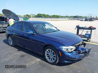 2018 BMW 3 Series 320i z VIN WBA8A9C52JK622825, wystawiony jako IAAI lot #42285685 z przebiegiem 74 453 mil mil oraz . Historia ofert i sprzedaży dostępna na DreamBid. Obrazek 1.