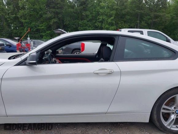 2014 BMW 4 Series 428i z VIN WBA3N3C5XEF711746, wystawiony jako IAAI lot #42215565 z przebiegiem 113 941 mil mil oraz . Historia ofert i sprzedaży dostępna na DreamBid. Obrazek 14.