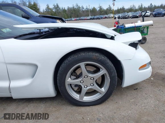 2000 Chevrolet Corvette with VIN 1G1YY12G7Y5115827, listed as a IAAI auction lot 41890391 with 38,815 mi miles. Bid and sale history available at carsss.com. Image 15.