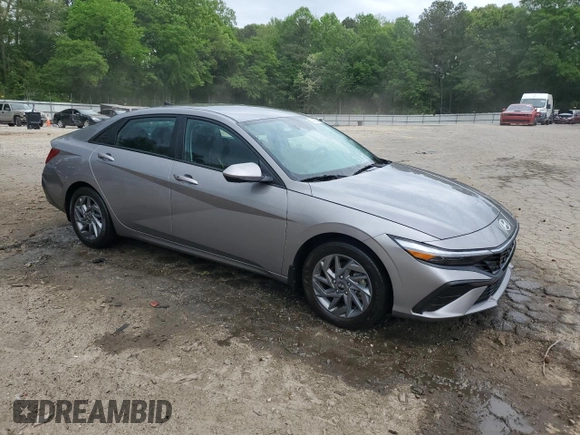 2024 Hyundai Elantra SEL z VIN KMHLM4DG7RU706206, wystawiony jako Copart lot #54076825 z przebiegiem 41 584 mil mil oraz Szkoda całkowita • Salvage title. Historia ofert i sprzedaży dostępna na DreamBid. Obrazek 4.