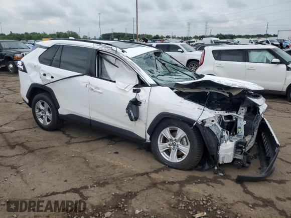 2020 Toyota RAV4 XLE with VIN 2T3P1RFV1LC135007, listed as a Copart auction lot 62710795 with 38,969 mi miles and Non repairable. Bid and sale history available at DreamBid. Image 4.