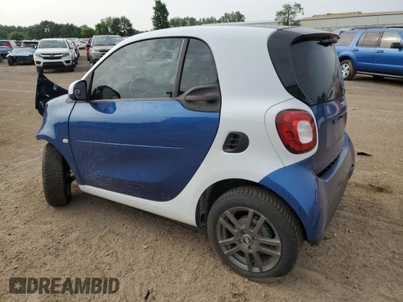2016 Smart fortwo Passion z VIN WMEFJ5DA9GK062214, wystawiony jako Copart lot #61179715 z przebiegiem 58 152 mil mil oraz Czysty tytuł • Clean title. Historia ofert i sprzedaży dostępna na DreamBid. Obrazek 2.